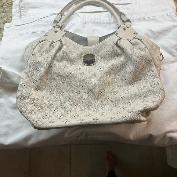 Louis Vuitton L Mahina Blanc - Picture 6 of 17